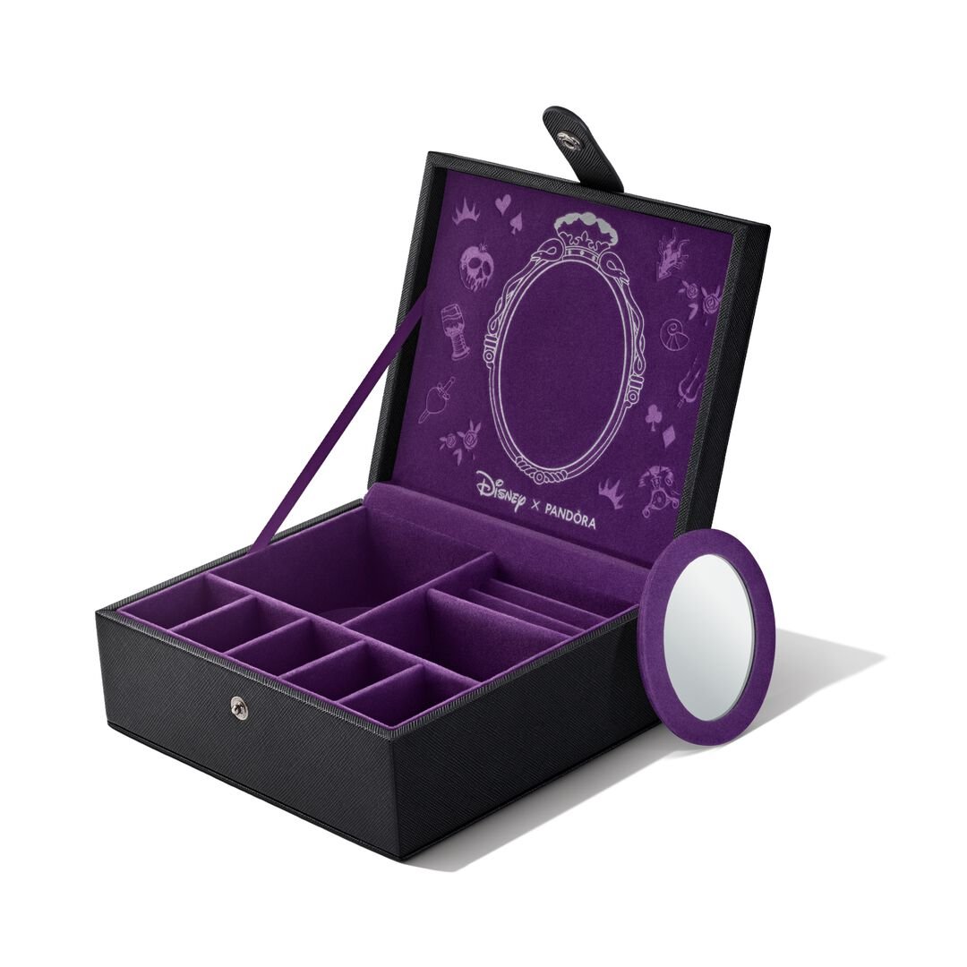 Disney x Pandora Disney Villains Exclusive Jewelry Case Collectors Set by The Alternative Bead. Your official Disney x Pandora Retailer from Germany