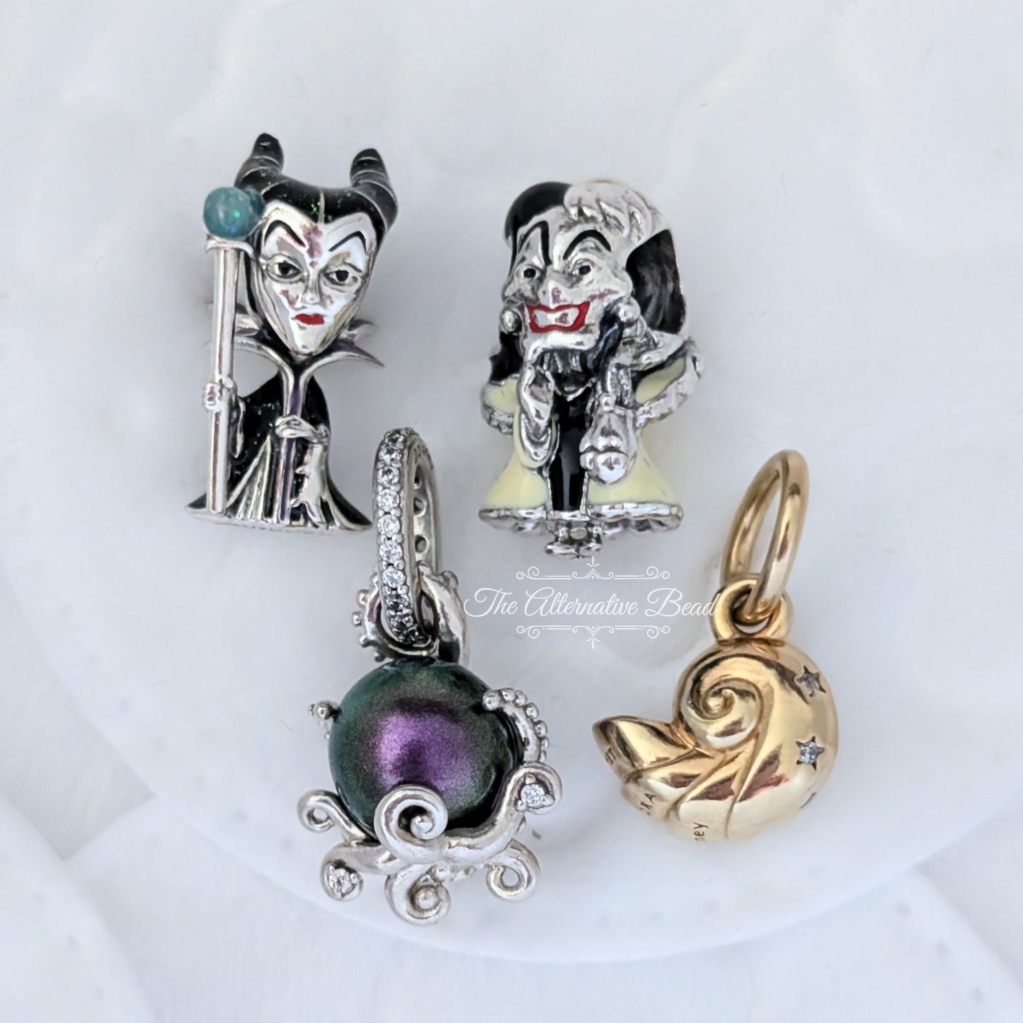 Disney x Pandora Disney Villains Exclusive Jewelry Case Collectors Set by The Alternative Bead. Your official Disney x Pandora Retailer from Germany