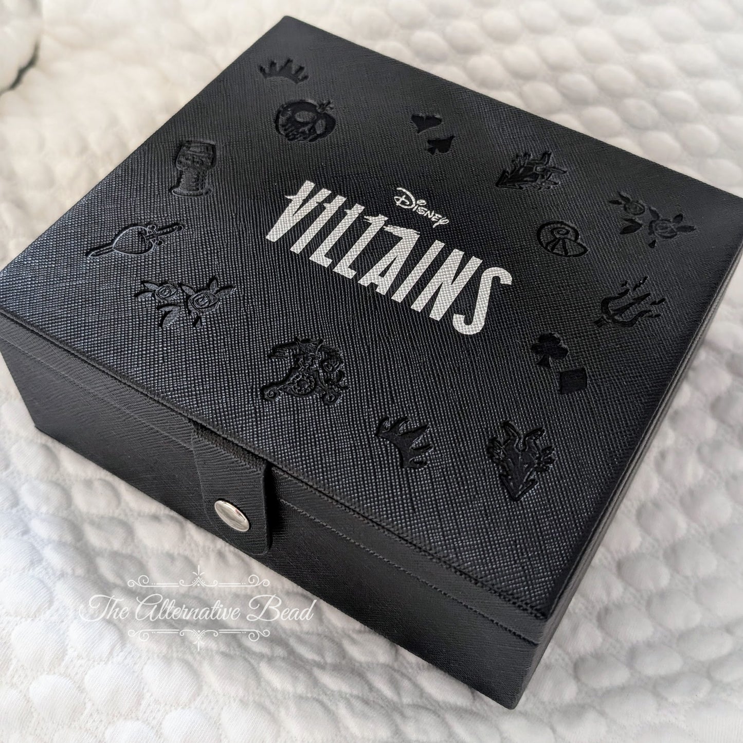 Disney x Pandora Disney Villains Exclusive Jewelry Case Collectors Set by The Alternative Bead. Your official Disney x Pandora Retailer from Germany