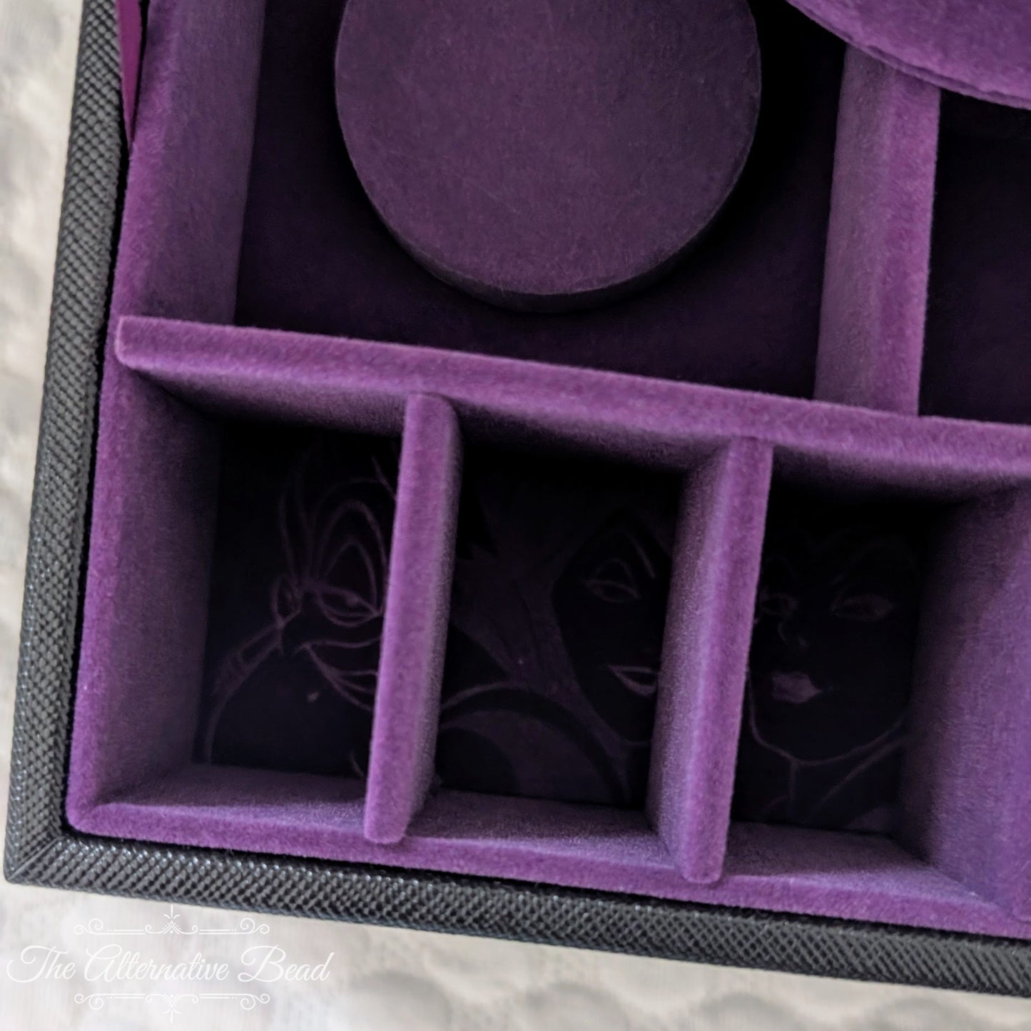 Disney x Pandora Disney Villains Exclusive Jewelry Case Collectors Set by The Alternative Bead. Your official Disney x Pandora Retailer from Germany