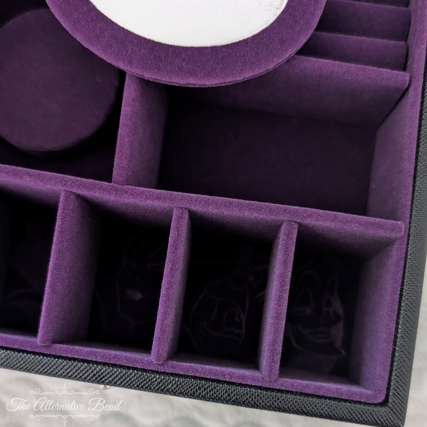 Disney x Pandora Disney Villains Exclusive Jewelry Case Collectors Set by The Alternative Bead. Your official Disney x Pandora Retailer from Germany