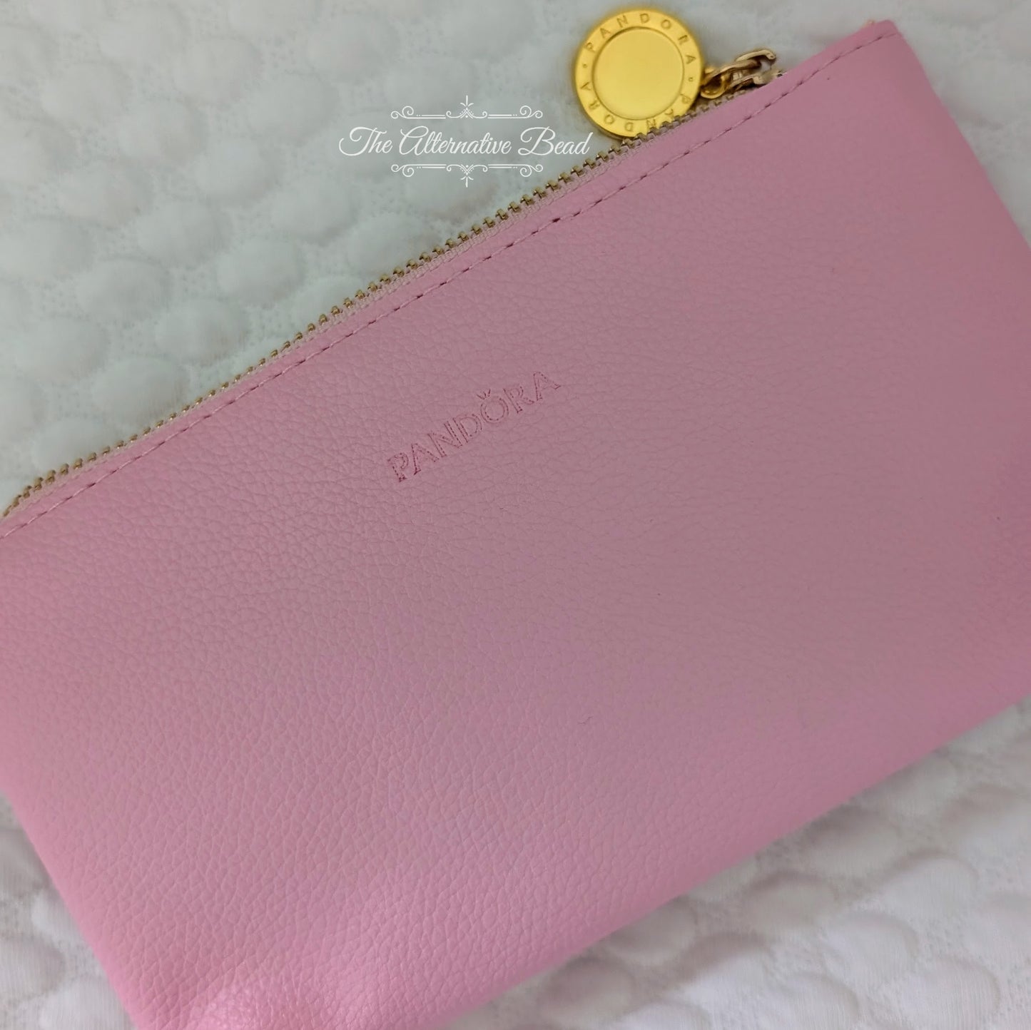 Pandora Pink Zipper / Cosmetics Pouch Jewelry Box by The Alternative Bead. Your official Pandora Retailer from Germany