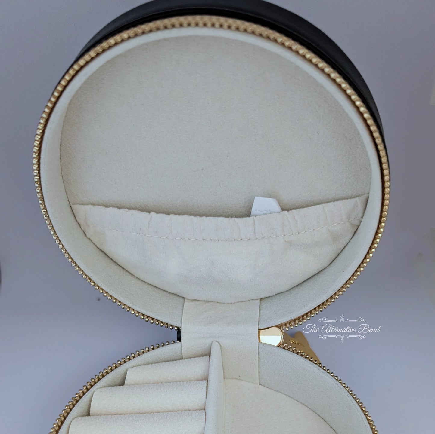 Disney x Pandora Aristocats Marie Disneyland Paris exclusive Jewelry Box Jewelry Box by The Alternative Bead. Your official Disney x Pandora Retailer from Germany