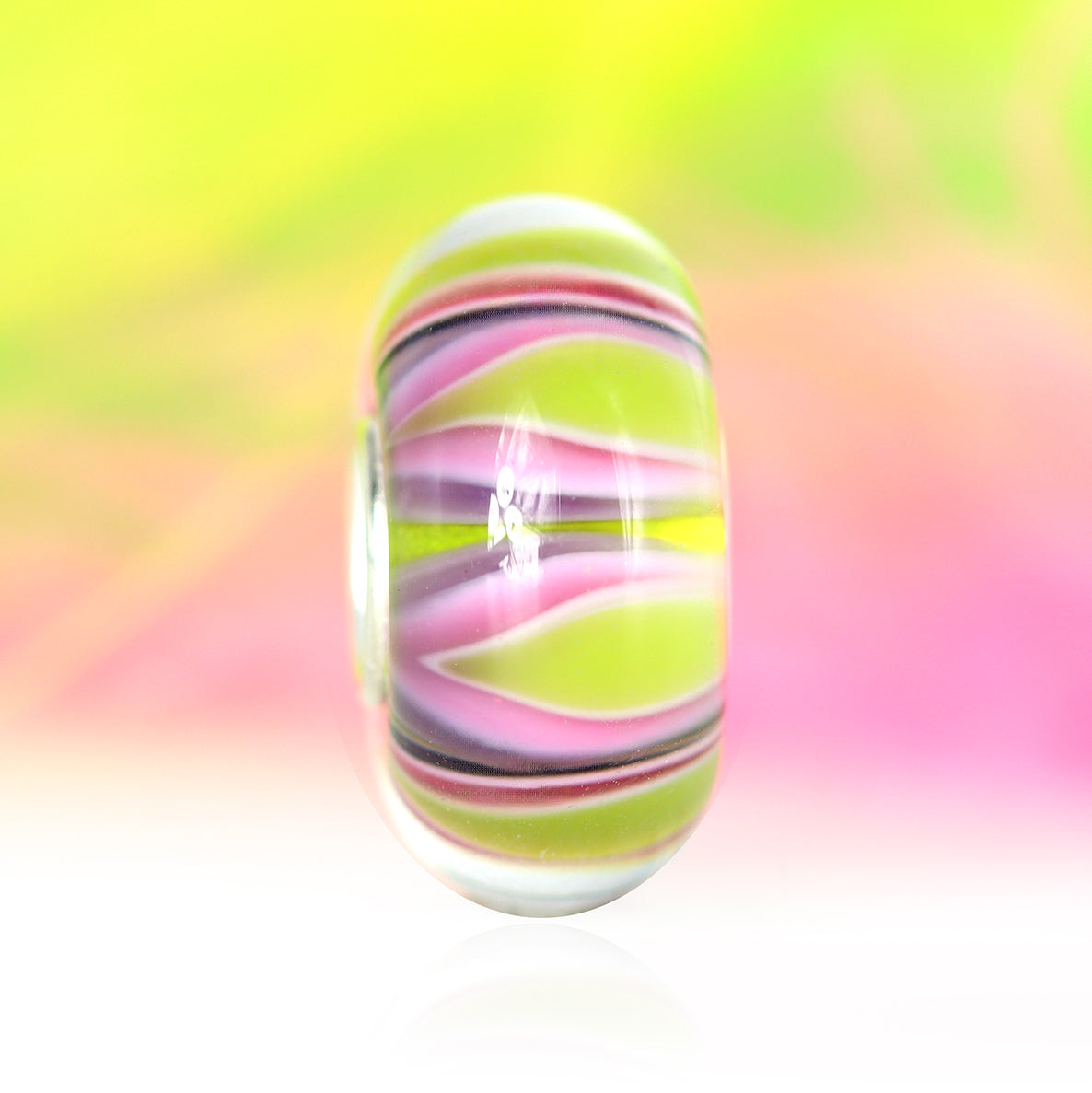 Ogerbeads Bead of the Month August – 2024 green; pink; purple glass Bead by The Alternative Bead. Your official Ogerbeads Retailer from Germany