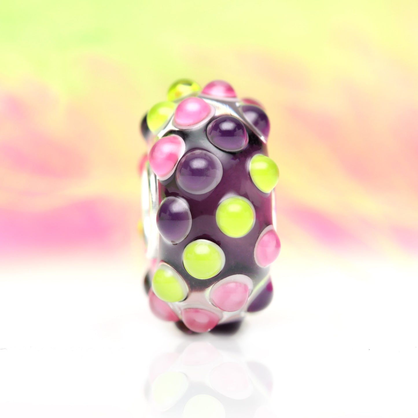 Ogerbeads Bead of the Month January – 2024 purple; pink; green glass Bead by The Alternative Bead. Your official Ogerbeads Retailer from Germany