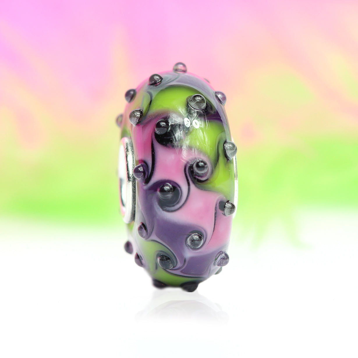 Ogerbeads Bead of the Month June – 2024 green; pink; purple glass Bead by The Alternative Bead. Your official Ogerbeads Retailer from Germany