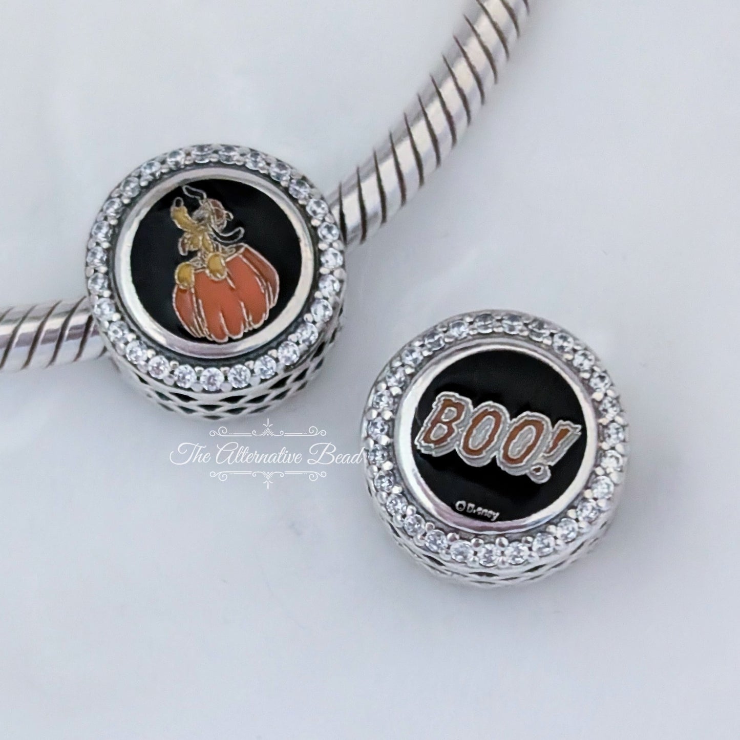 Disney x Pandora Pluto Boo! Halloween 2024 silver; black; orange sterling-silver; enamel Bead by The Alternative Bead. Your official Disney x Pandora Retailer from Germany
