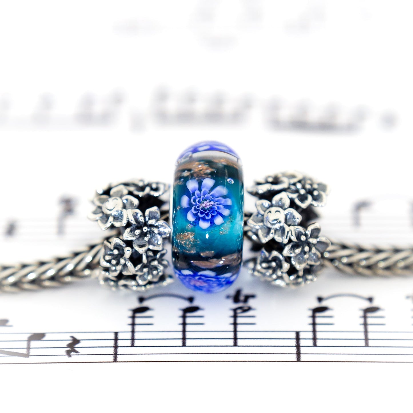 Elfbeads Moonshimmer Ocean Flower (G220418) glass Charm - The Alternative Bead official German Retailer. Buy 4 get 5 - free DHL Shipping for all orders above 150€
