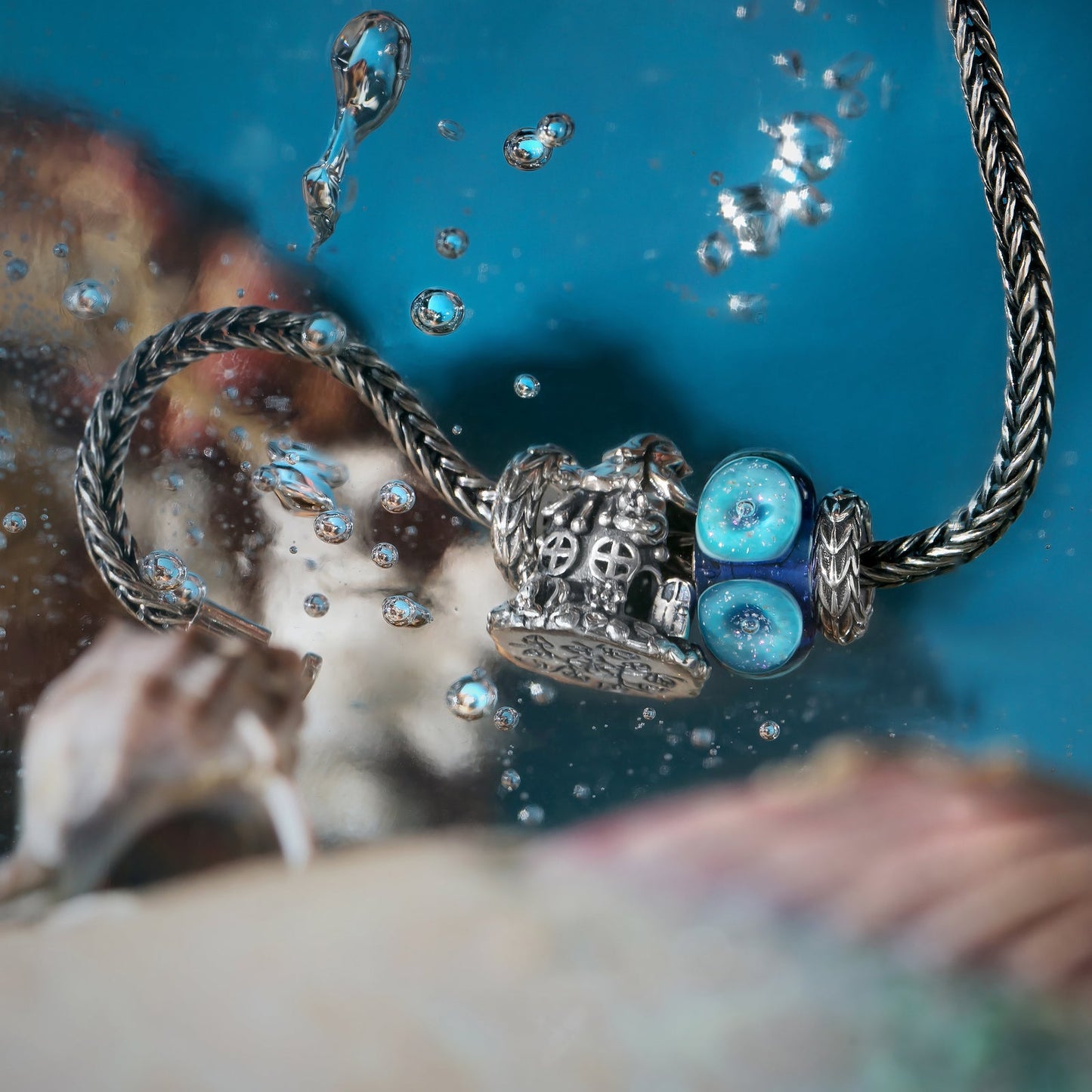 Elfbeads Ocean Magic Lotus Dream (G220603) glass Charm - The Alternative Bead official German Retailer. Buy 4 get 5 - free DHL Shipping for all orders above 150€