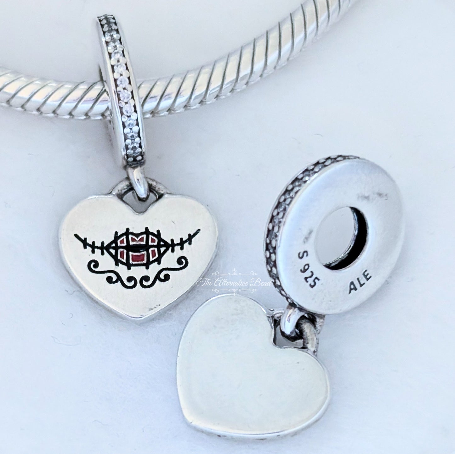Pandora Labios Sellados (Dia de los Muertos Special Edition) silver; red; black sterling-silver Dangle by The Alternative Bead. Your official Pandora Retailer from Germany