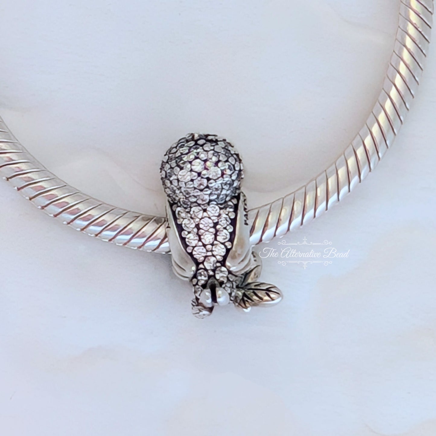 Disney x Pandora Snow White Bird Charm silver sterling-silver Bead by The Alternative Bead. Your official Disney x Pandora Retailer from Germany