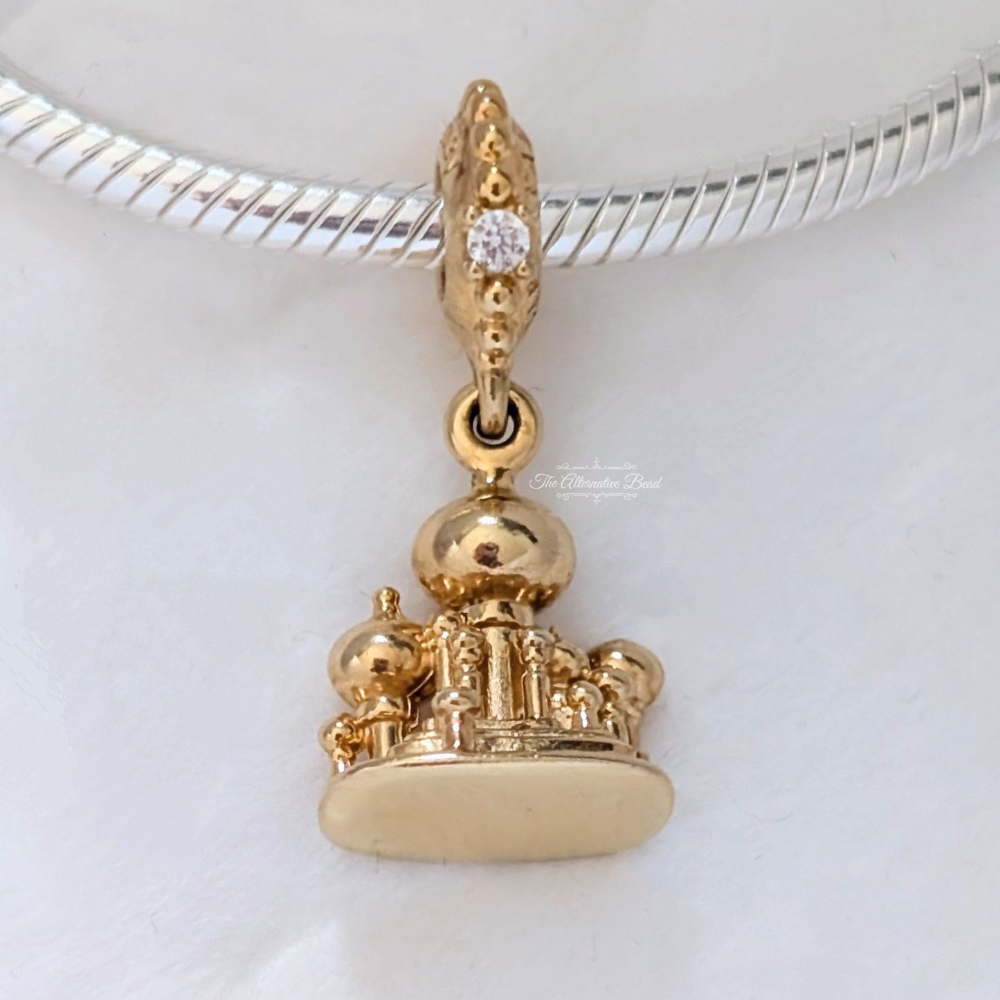 Disney x Pandora Aladdin Agrabah Castle Dangle Charm gold sterling-silver; gold-plated Dangle by The Alternative Bead. Your Jewelry Retailer from Germany