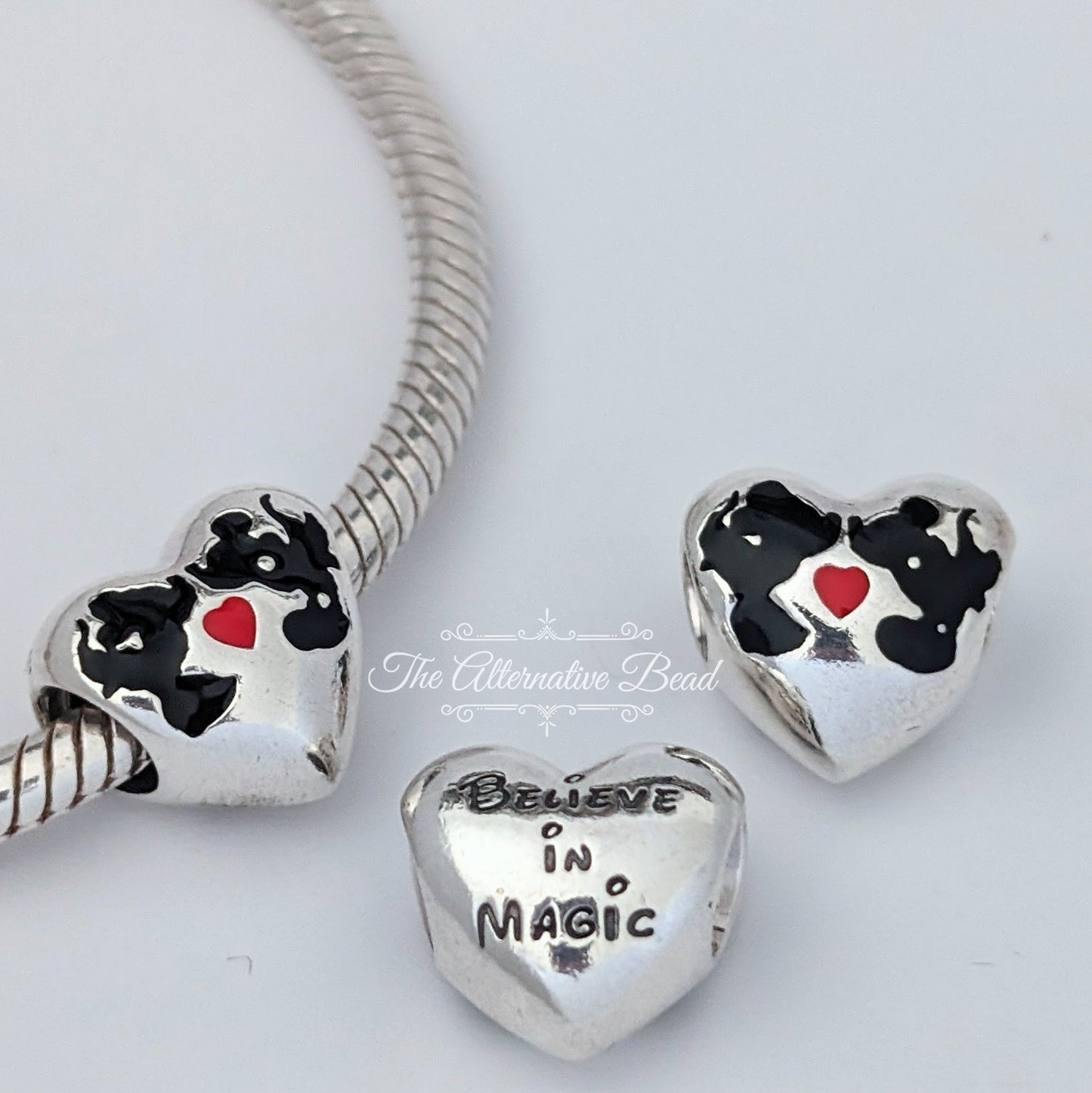 Disney x Pandora Minnie & Mickey Mouse Kiss Heart black; red; silver sterling-silver Bead by The Alternative Bead. Your official Disney x Pandora Retailer from Germany
