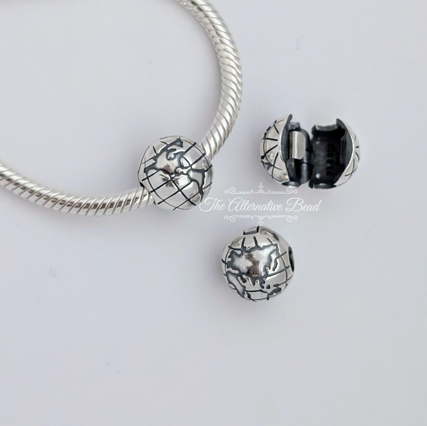 Pandora Silver Globe Travel Clip silver sterling-silver Clip by The Alternative Bead. Your official Pandora Retailer from Germany