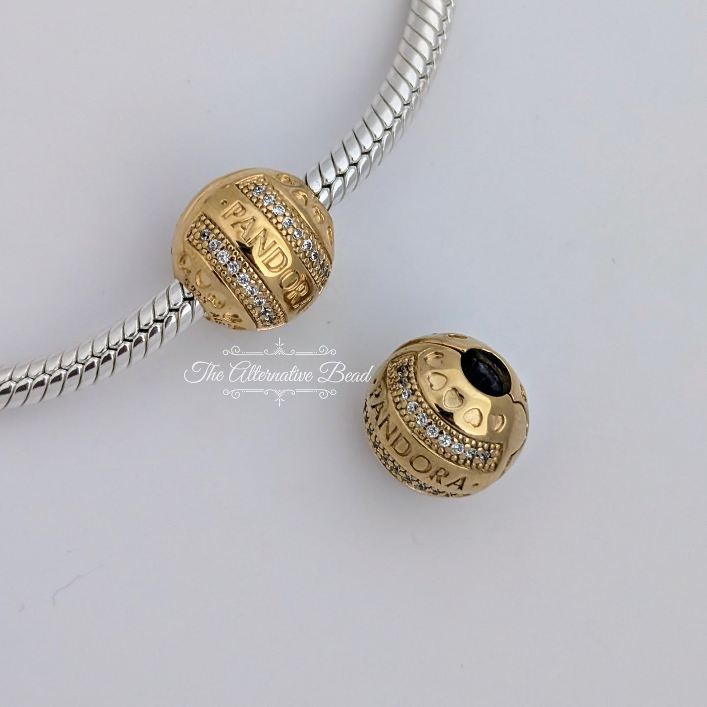 Pandora Shine Round Logo Clip gold sterling-silver Clip by The Alternative Bead. Your official Pandora Retailer from Germany