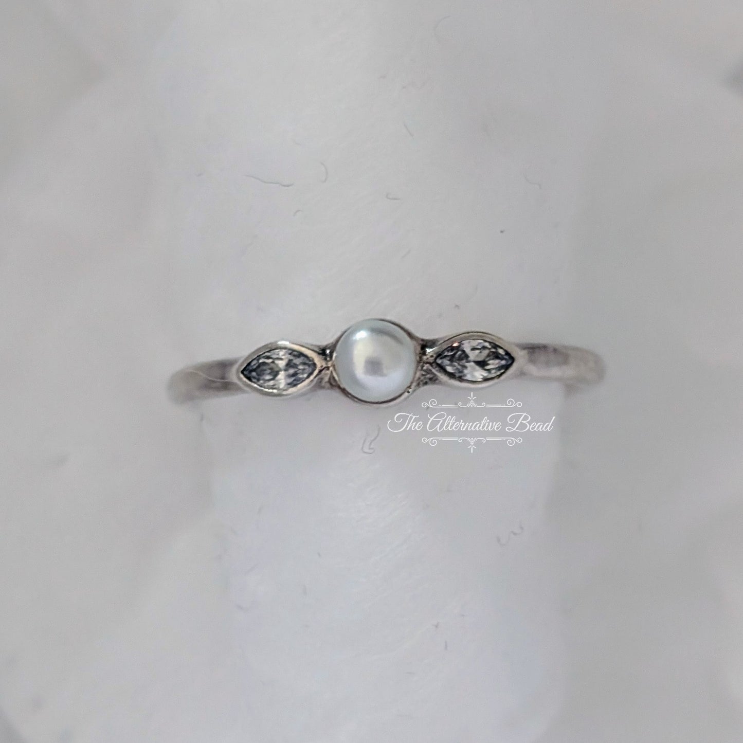 Pandora Petite Luminous Leaves Ring silver sterling-silver Ring by The Alternative Bead. Your official Pandora Retailer from Germany