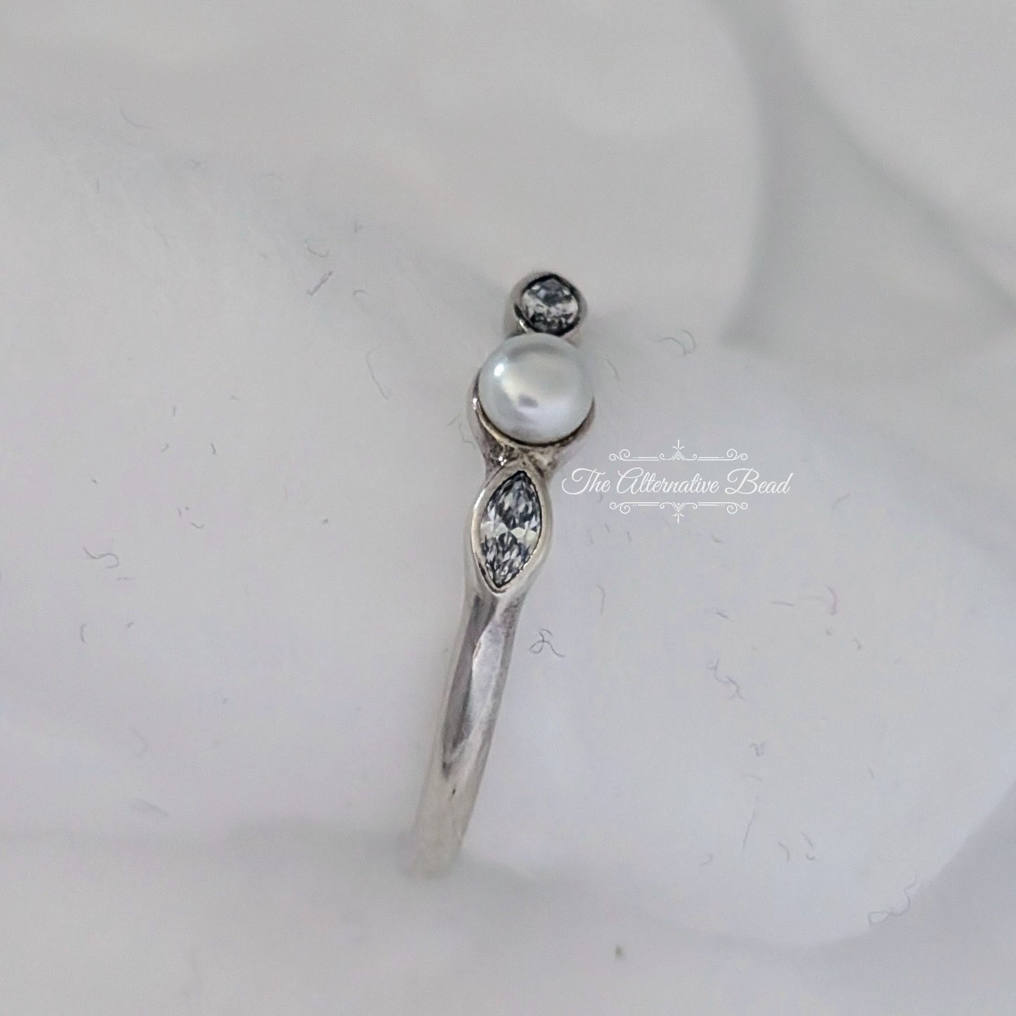 Pandora Petite Luminous Leaves Ring silver sterling-silver Ring by The Alternative Bead. Your official Pandora Retailer from Germany