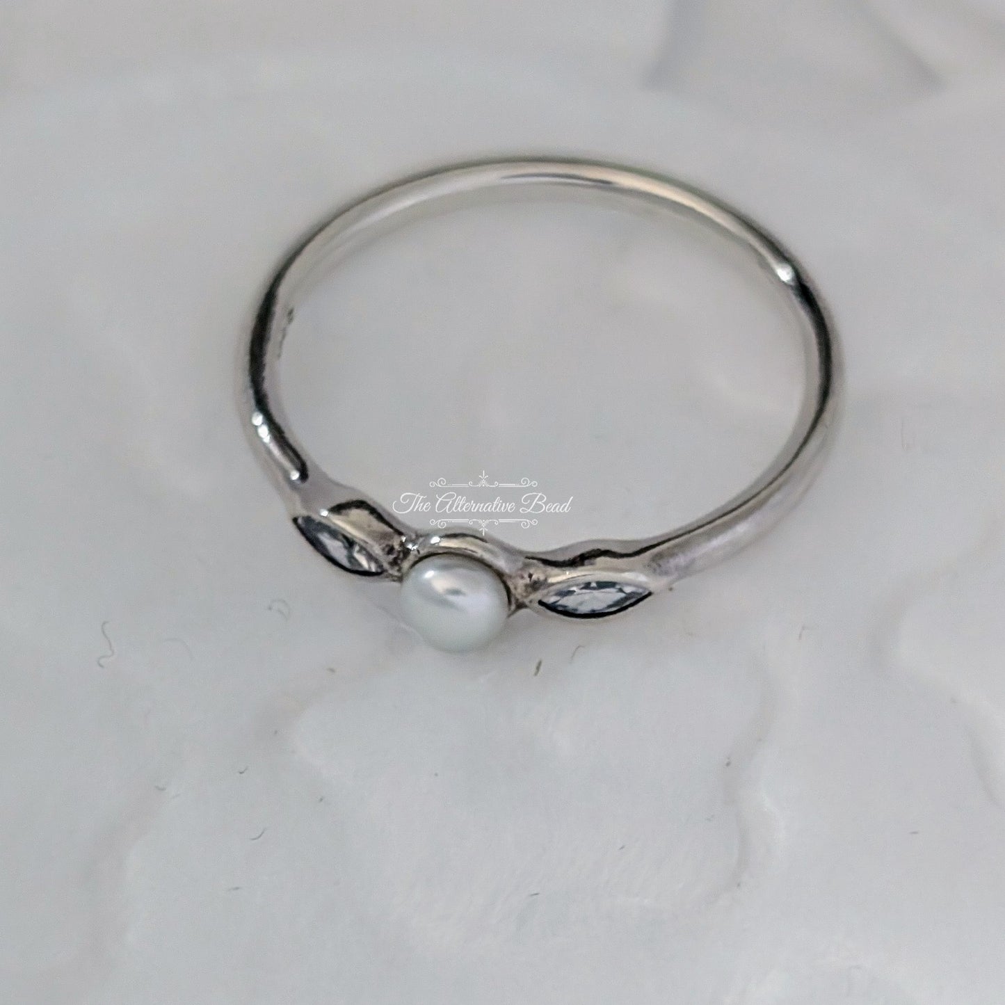 Pandora Petite Luminous Leaves Ring silver sterling-silver Ring by The Alternative Bead. Your official Pandora Retailer from Germany