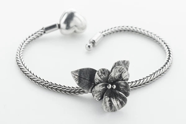 VIP-CHARMS Charms Beads Lovely Pansies (ME036) silver sterling-silver Charm by The Alternative Bead. Your Official VIP-CHARMS Retailer from Germany