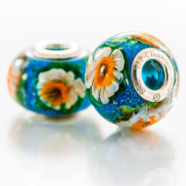 VIP-CHARMS Daffodil Paradise Bead blue; green; white; orange glass Bead by The Alternative Bead. Your official VIP-CHARMS Retailer from Germany