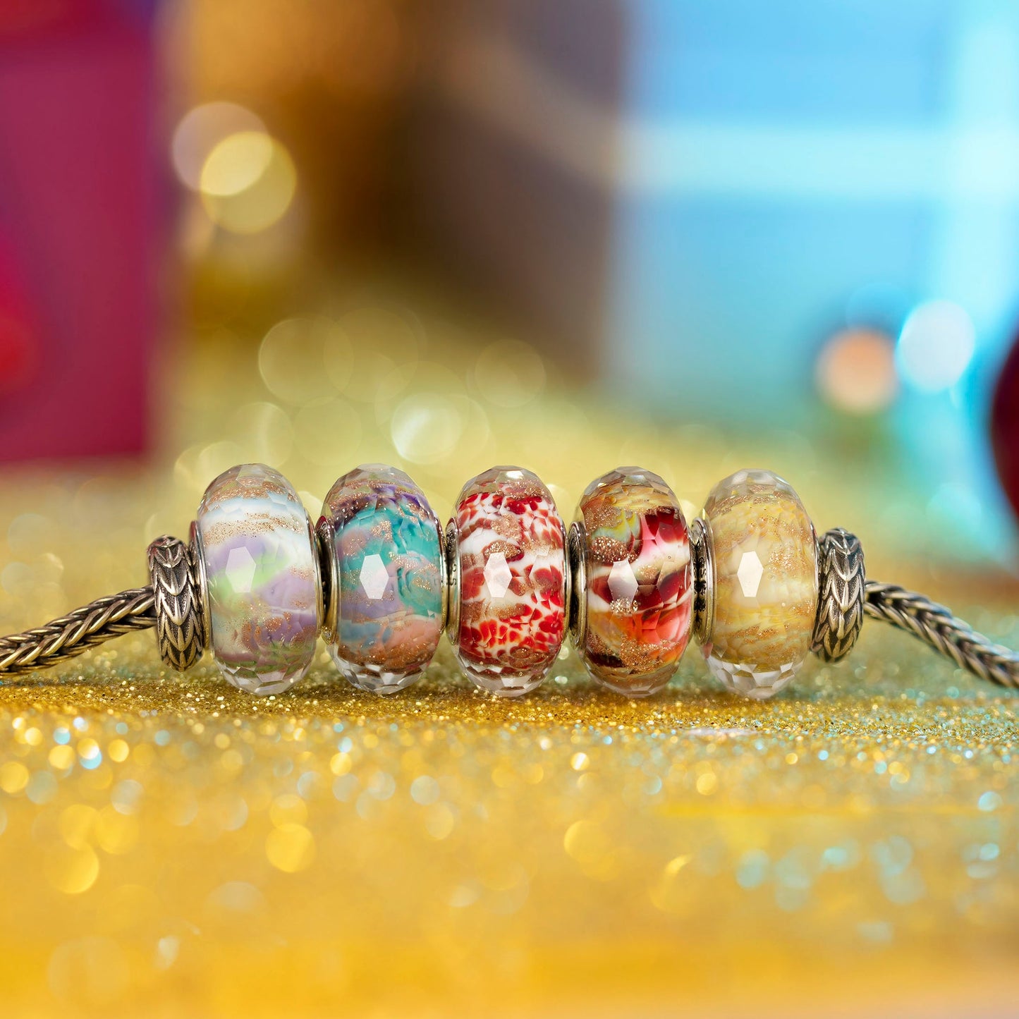 Elfbeads Merry Wonder Golddust Fractal silver; red glass Bead by The Alternative Bead. Your official Elfbeads Retailer from Germany