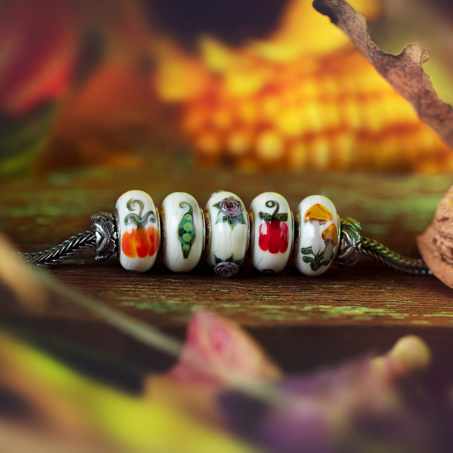 Elfbeads Pumpkin Family Patch white; silver glass Bead by The Alternative Bead. Your official Elfbeads Retailer from Germany