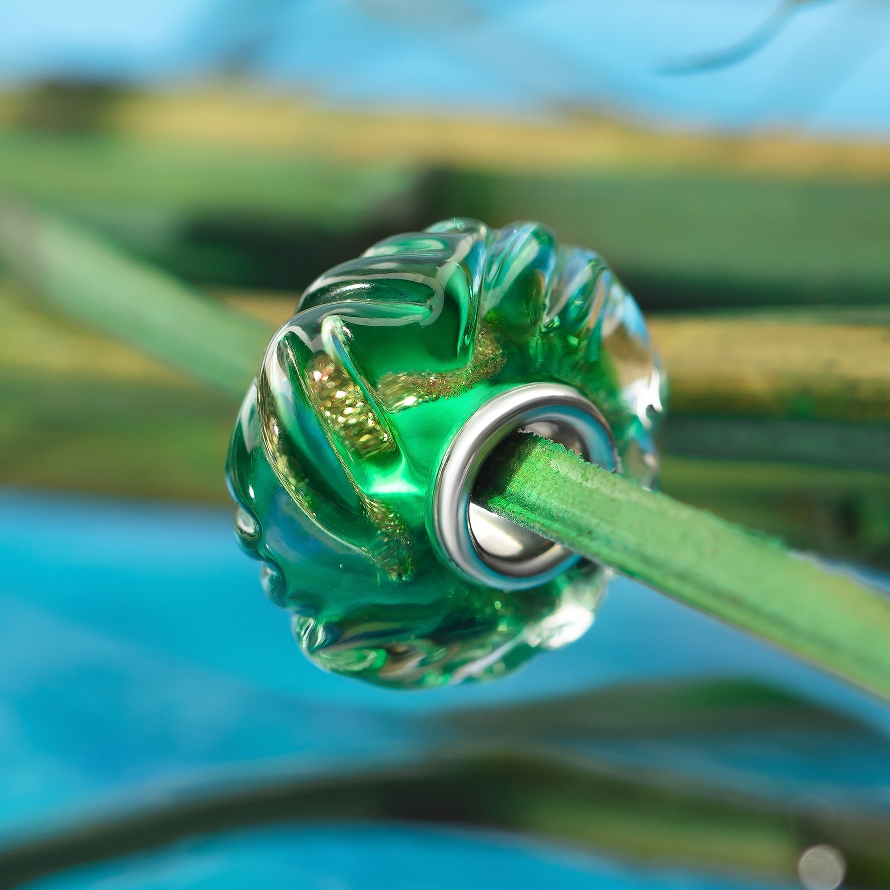 Elfbeads Kiwi Gold Sprinkles Roll green; silver glass Bead by The Alternative Bead. Your official Elfbeads Retailer from Germany