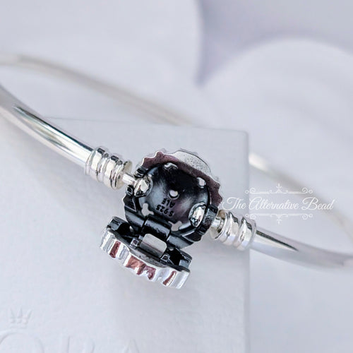 Disney x Pandora Disney Simba silver bangle with golden coloured cubic zirconia (598047CCZ) silver and gold sterling-silver Bangle by The Alternative Bead. Your Jewelry Retailer from Germany