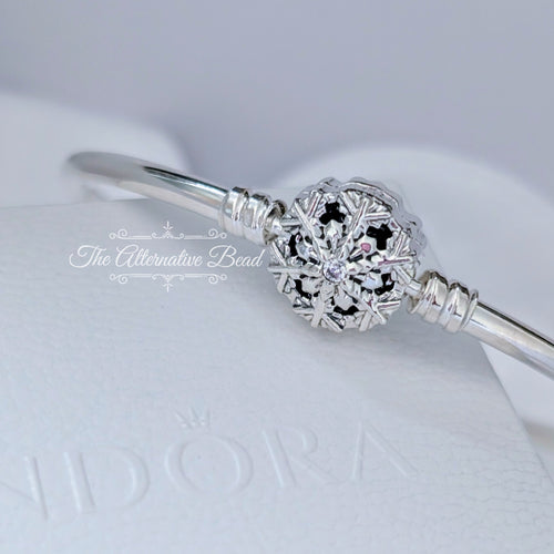 Pandora Moments Sparkling Snowflake Clasp Bangle (592286C01) silver sterling-silver Bangle by The Alternative Bead. Your Jewelry Retailer from Germany