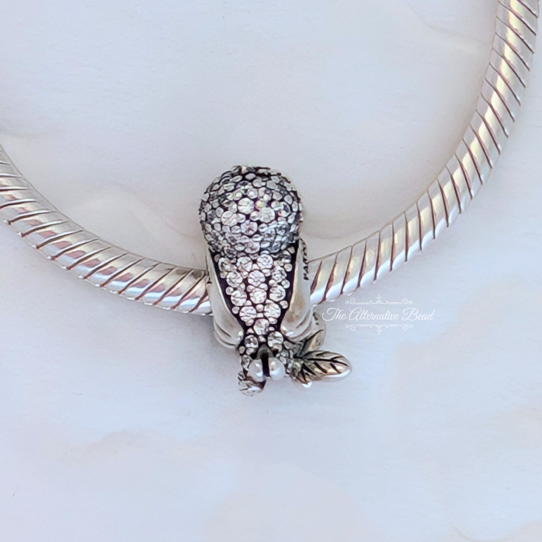 Disney x Pandora Snow White Bird Charm silver sterling-silver Bead by The Alternative Bead. Your official Disney x Pandora Retailer from Germany