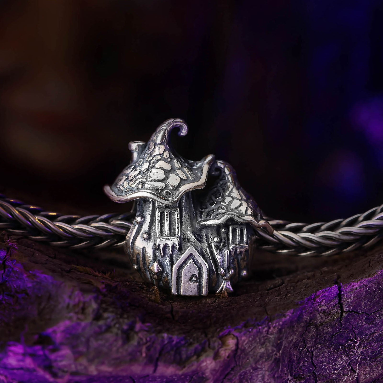 Elfbeads Witch's Cottage (S220909) silver sterling-silver Charm - The Alternative Bead official German Retailer. Buy 4 get 5 - free DHL Shipping for all orders above 150€