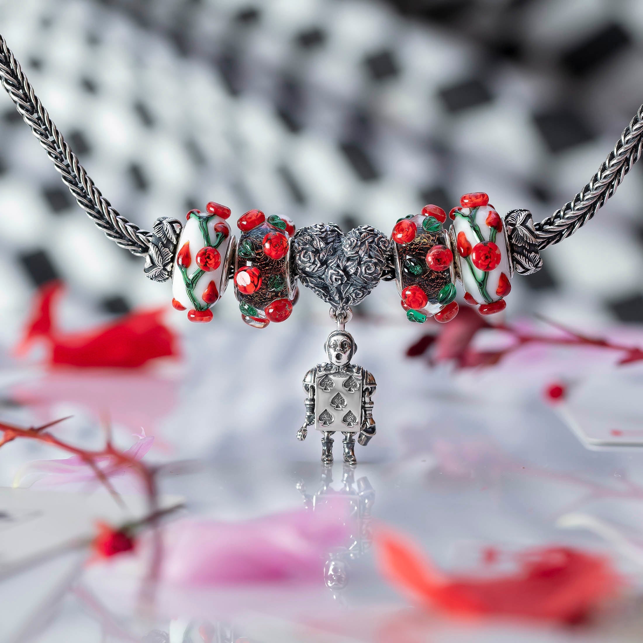 Elfbeads Queen's Rose Garden red glass Bead by The Alternative Bead. Your official Elfbeads Retailer from Germany